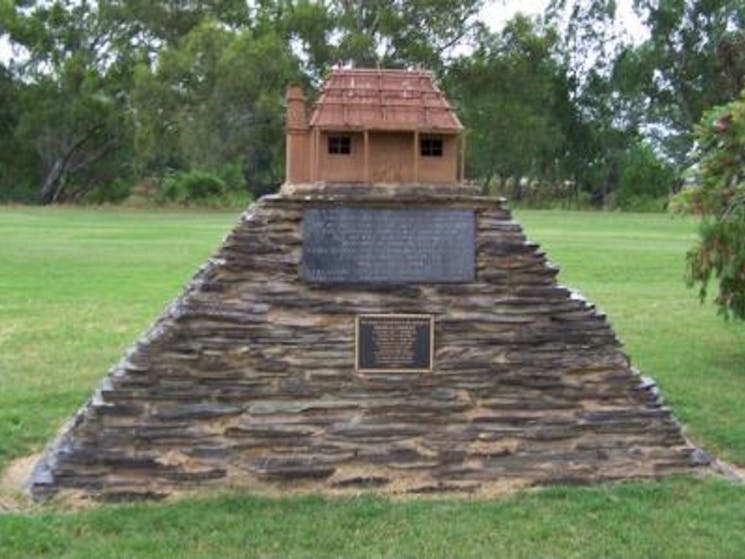 Rose Inn Cairn