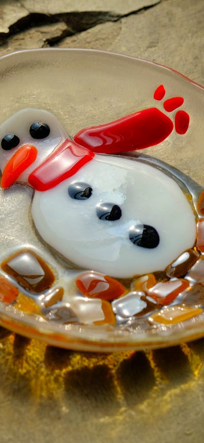 Bowl with snowman design, made of glass, through kilnforming