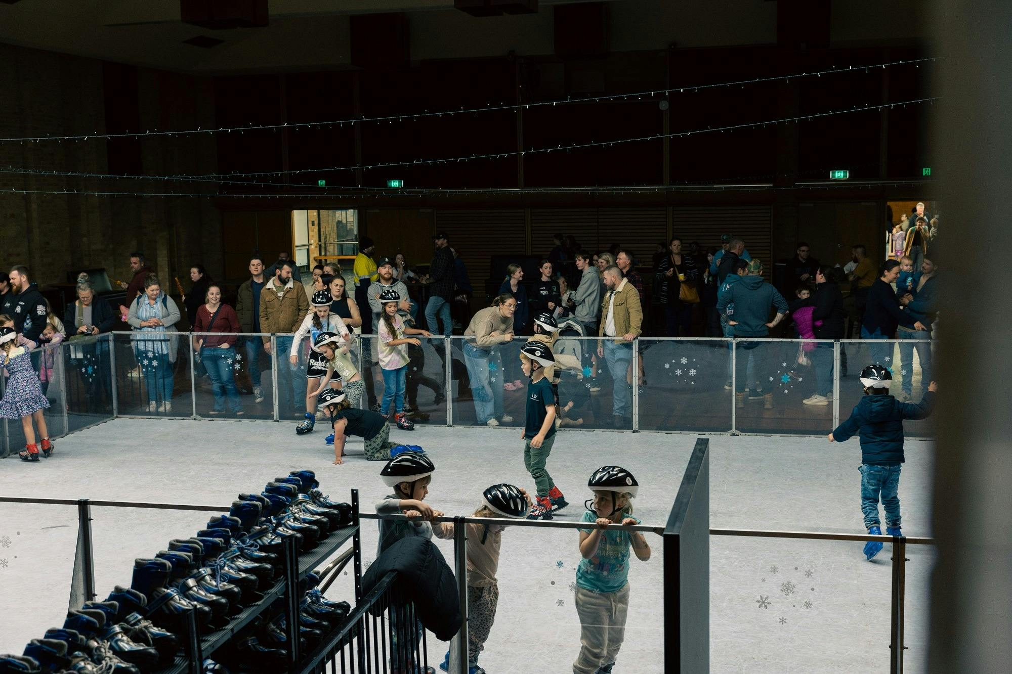 シングルトン・ファイヤーライト - 屋内アイススケート