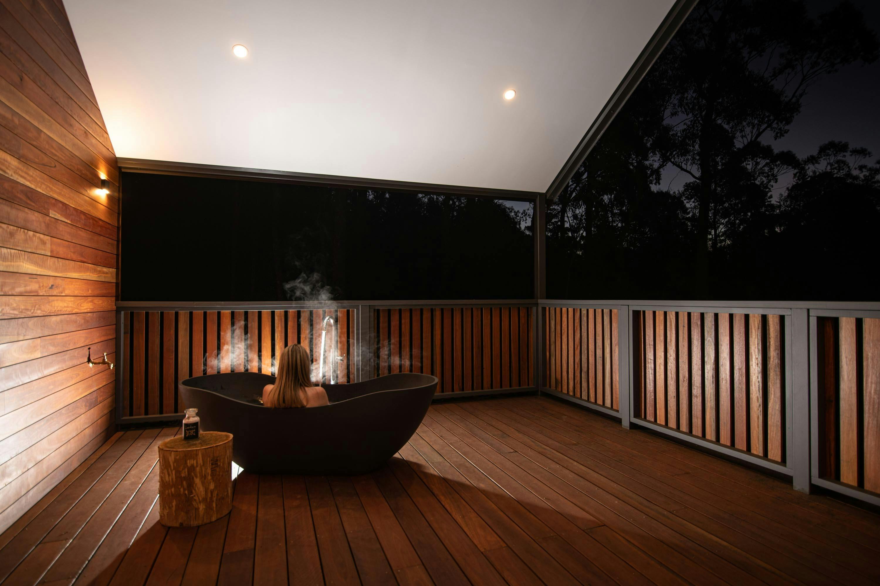 Outdoor bath on deck of 'Blackjack'