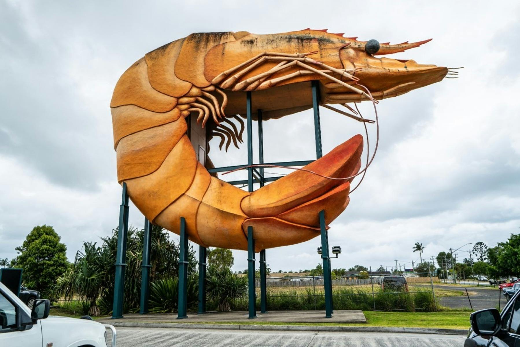 9 metres high and weighing 35 tonnes, the Big Prawn is one of Australia’s most famous Big Things.