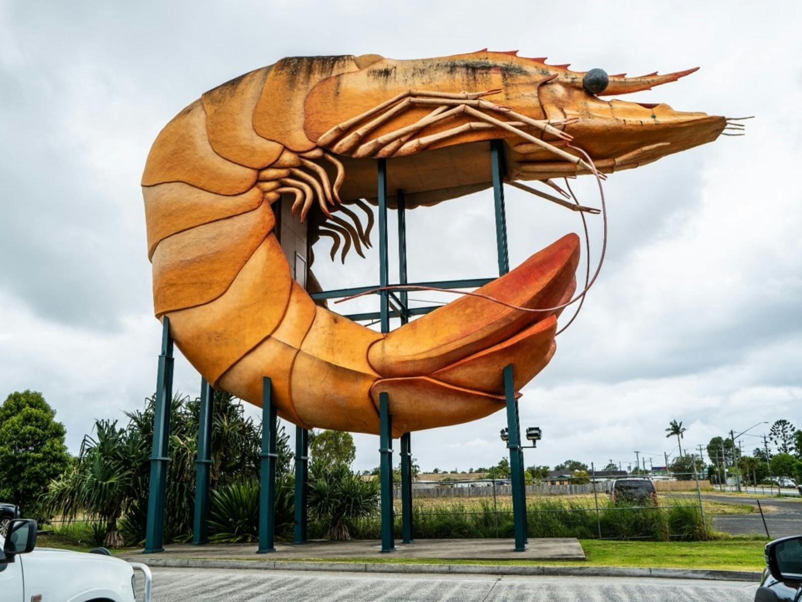 9 metres high and weighing 35 tonnes, the Big Prawn is one of Australia’s most famous Big Things.