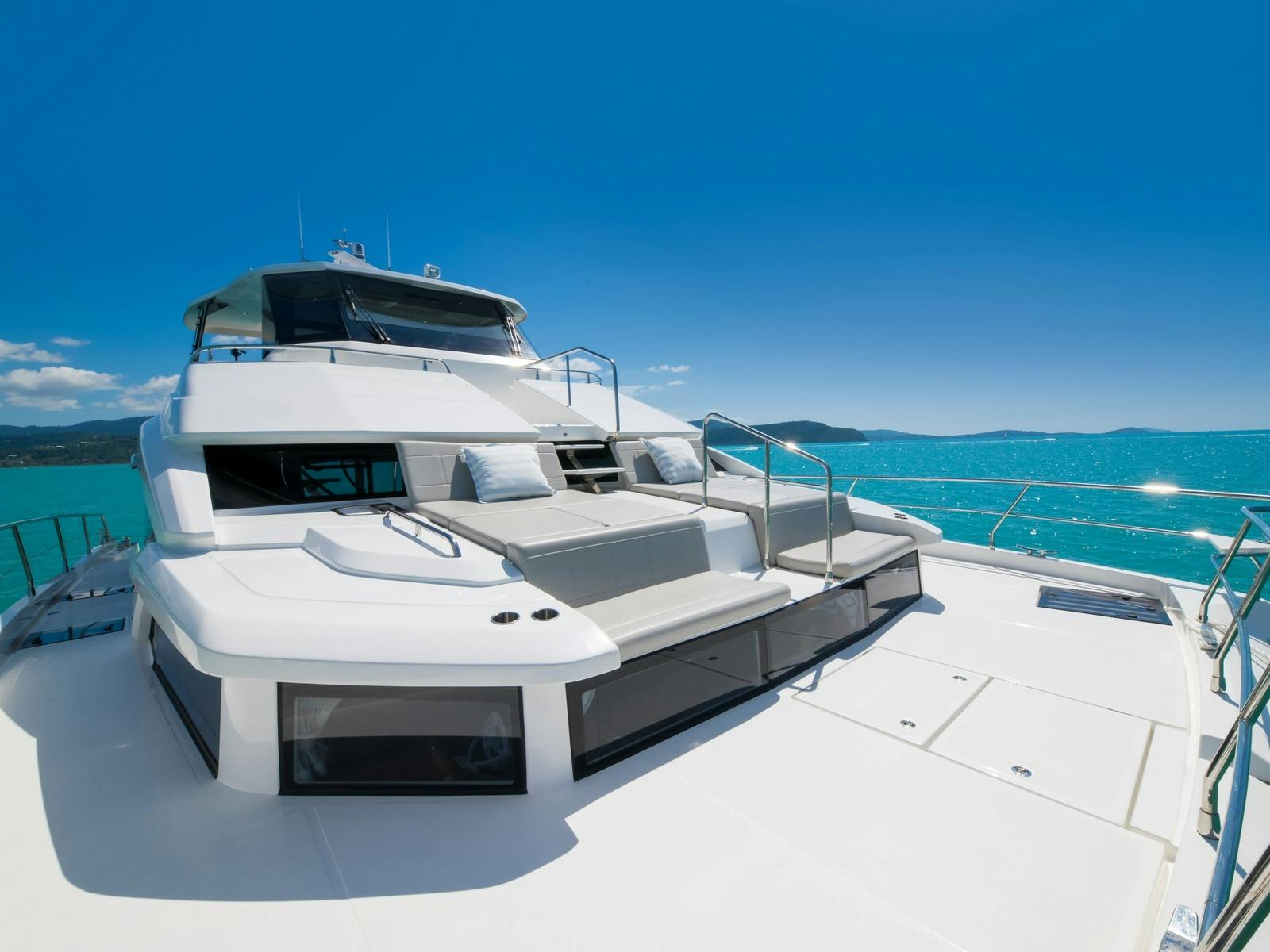 Aquila 54 - Bow sun lounges