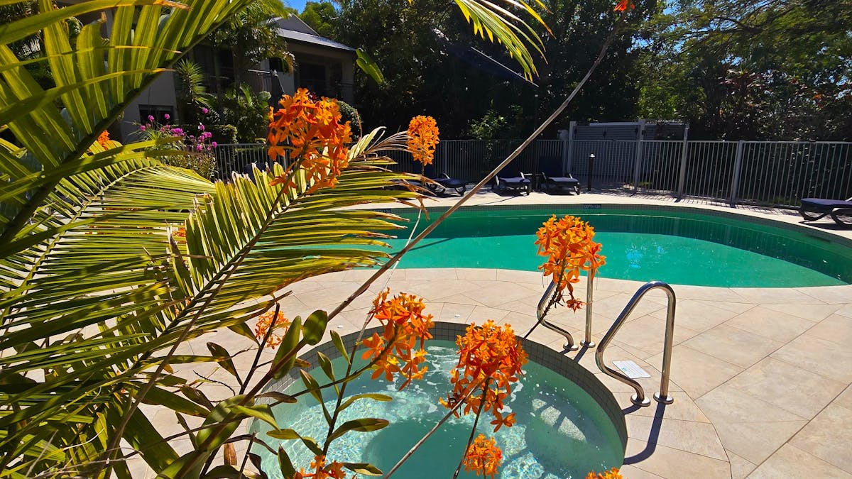 All-year-round heated pool