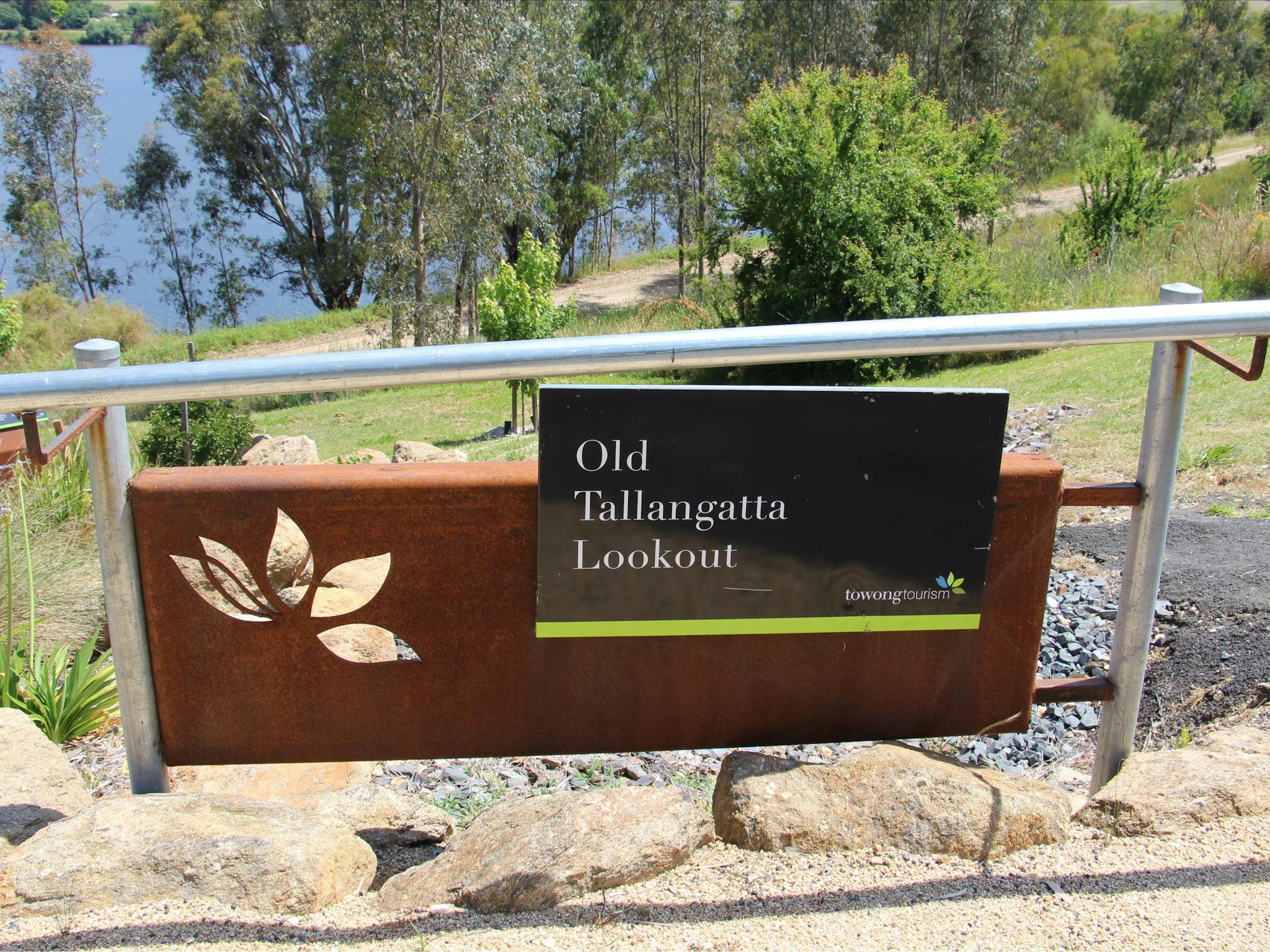 Old Tallangatta Lookout Signage