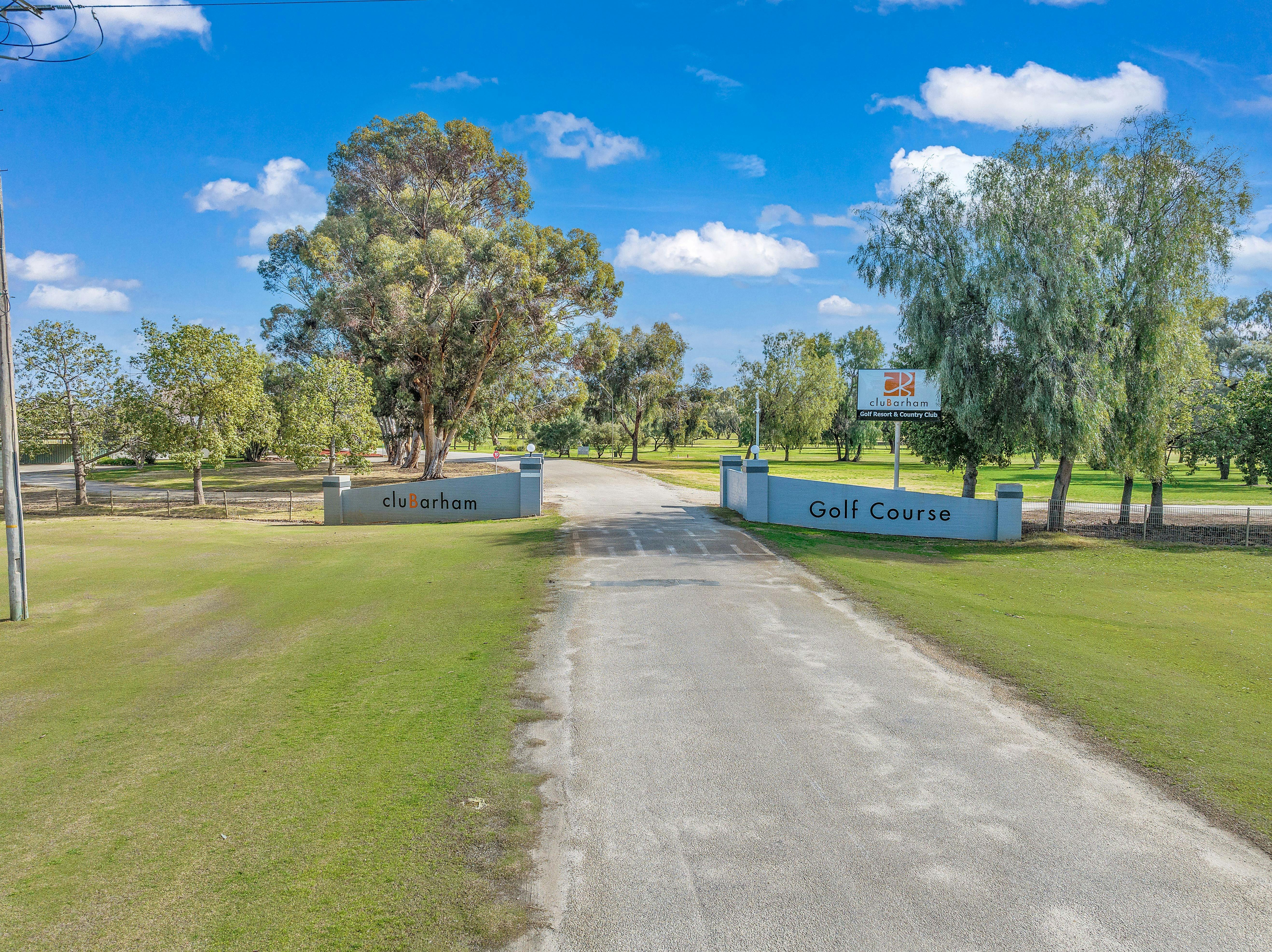 Golf-Course-Entrance