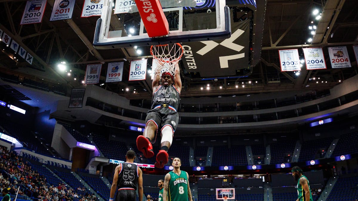HarlemGlobetrottersDunk
