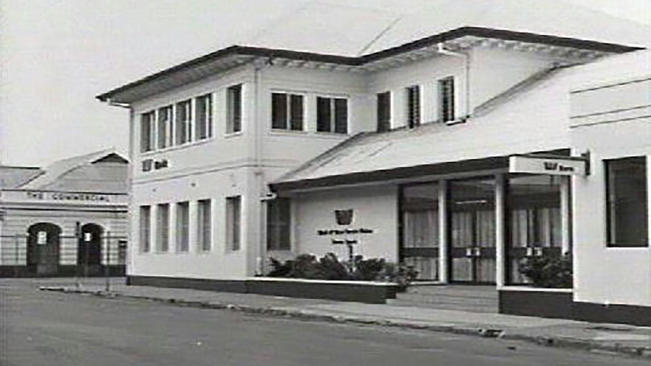 1981 - Entrance to bank from Bennett Street.