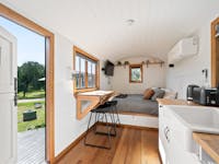 The Family Shepherd's Hut eldorado caravan park