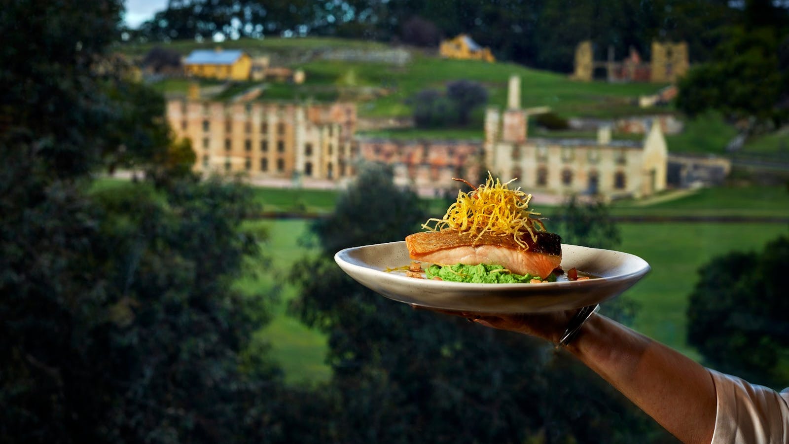 1830 Restaurant & Bar sourcing only from local products