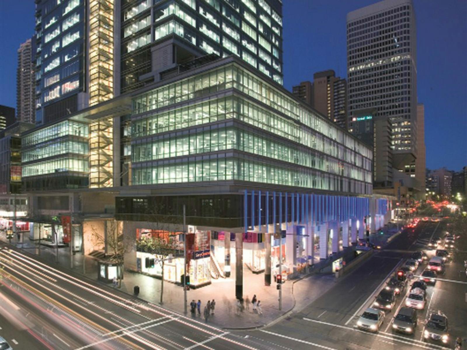 ジョージ・ストリートとゴールバーン・ストリートから見たワールド・スクエアの写真