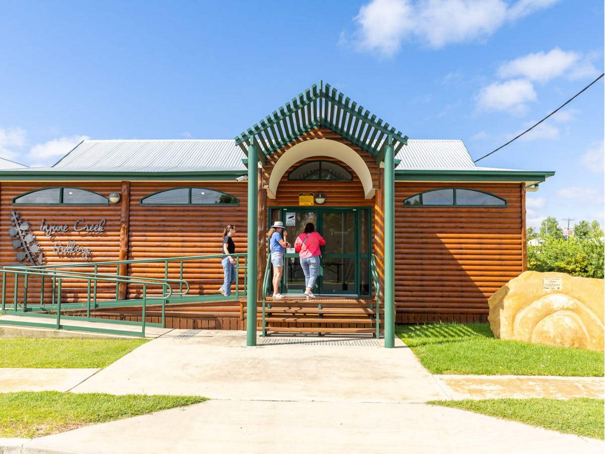Visiting the Injune Creek Gallery
