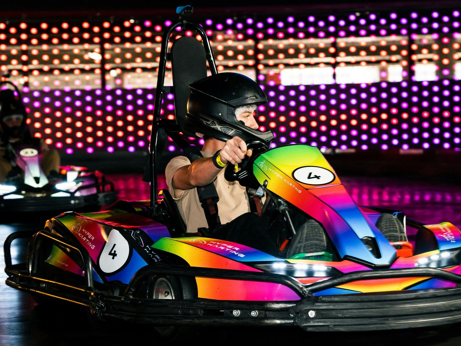 ゴーカートレース シドニー 屋内電気トラック