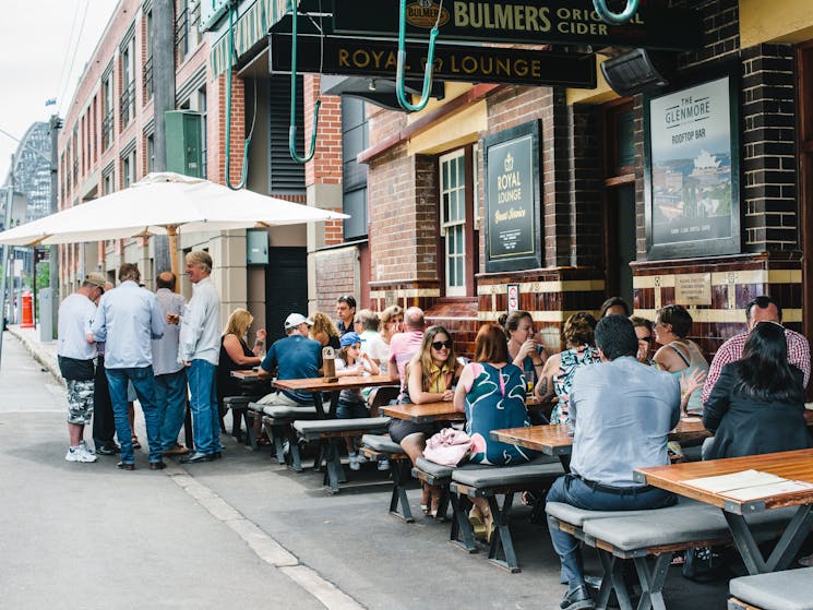 outdoor seating pubs in sydney