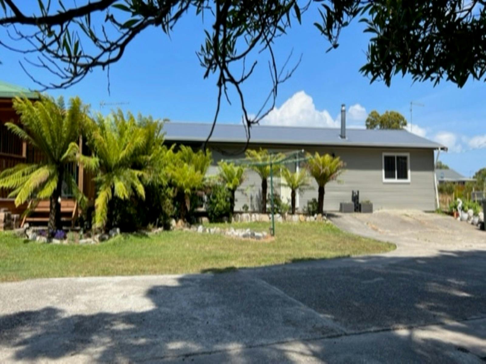 Exterior view of Cosy Pines Accommodation from the garden