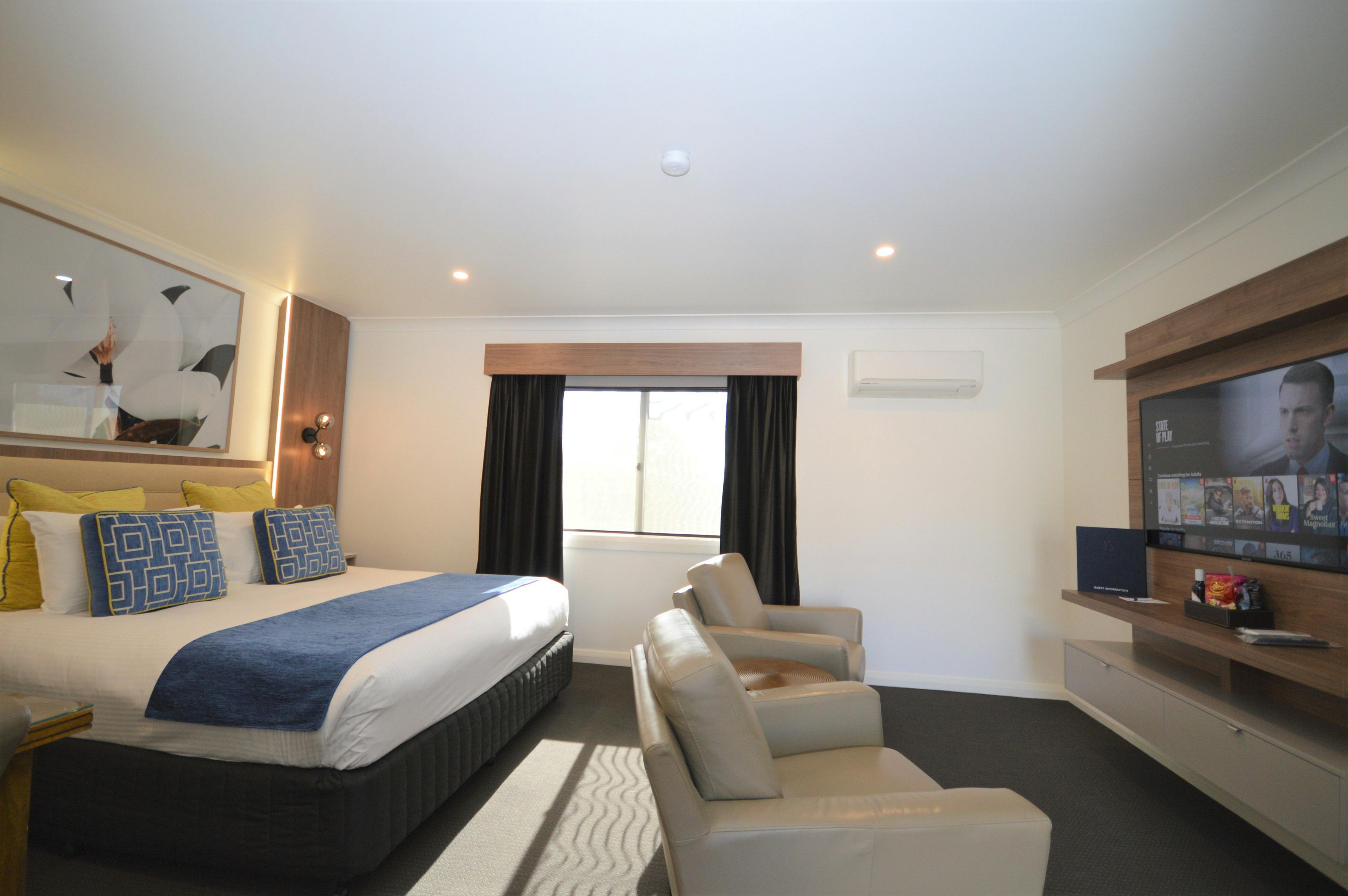Premium King Room at Bluegum Dubbo