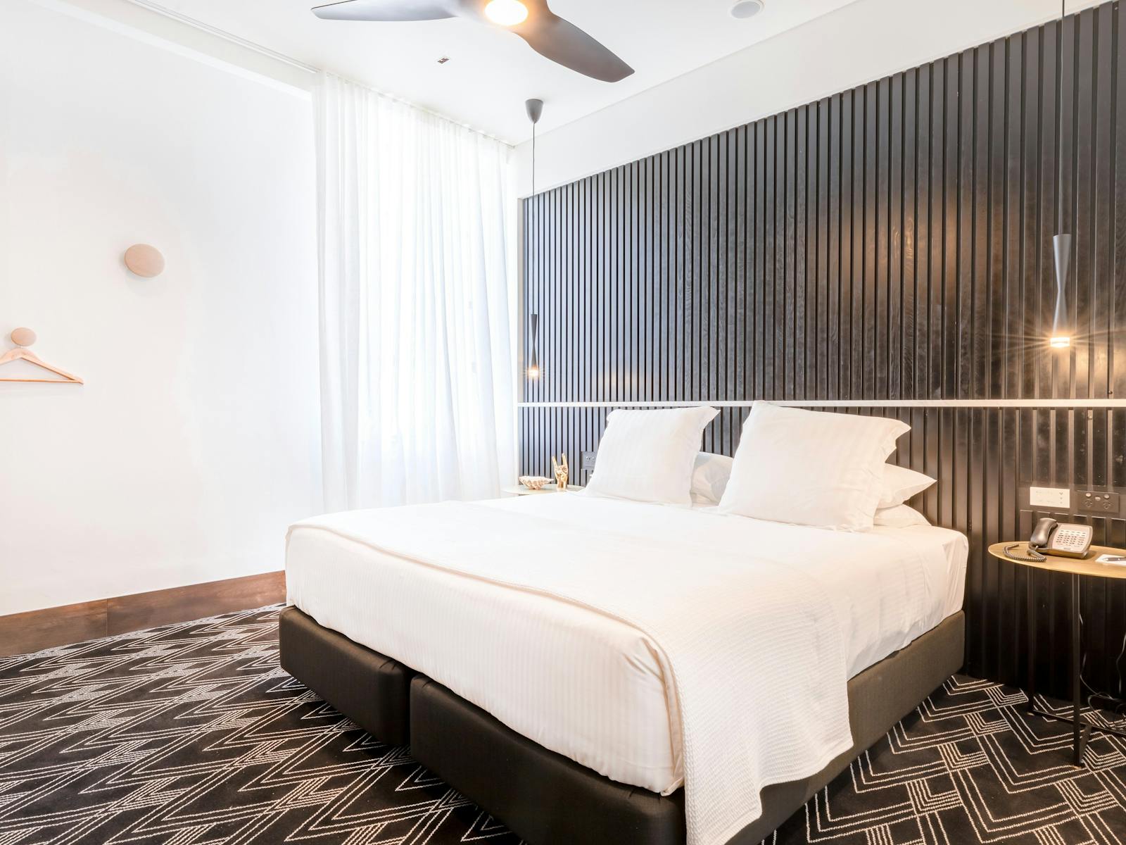 디럭스 킹 베드 - 새로 리노베이션된 객실 중 하나! -