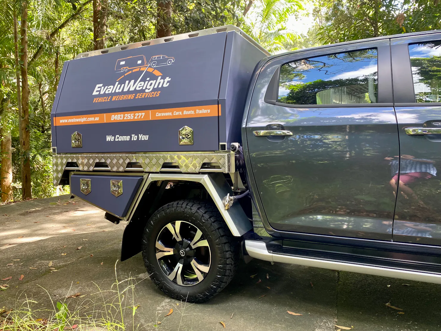 EvaluWeight branded vehicle (grey with white and orange logo)