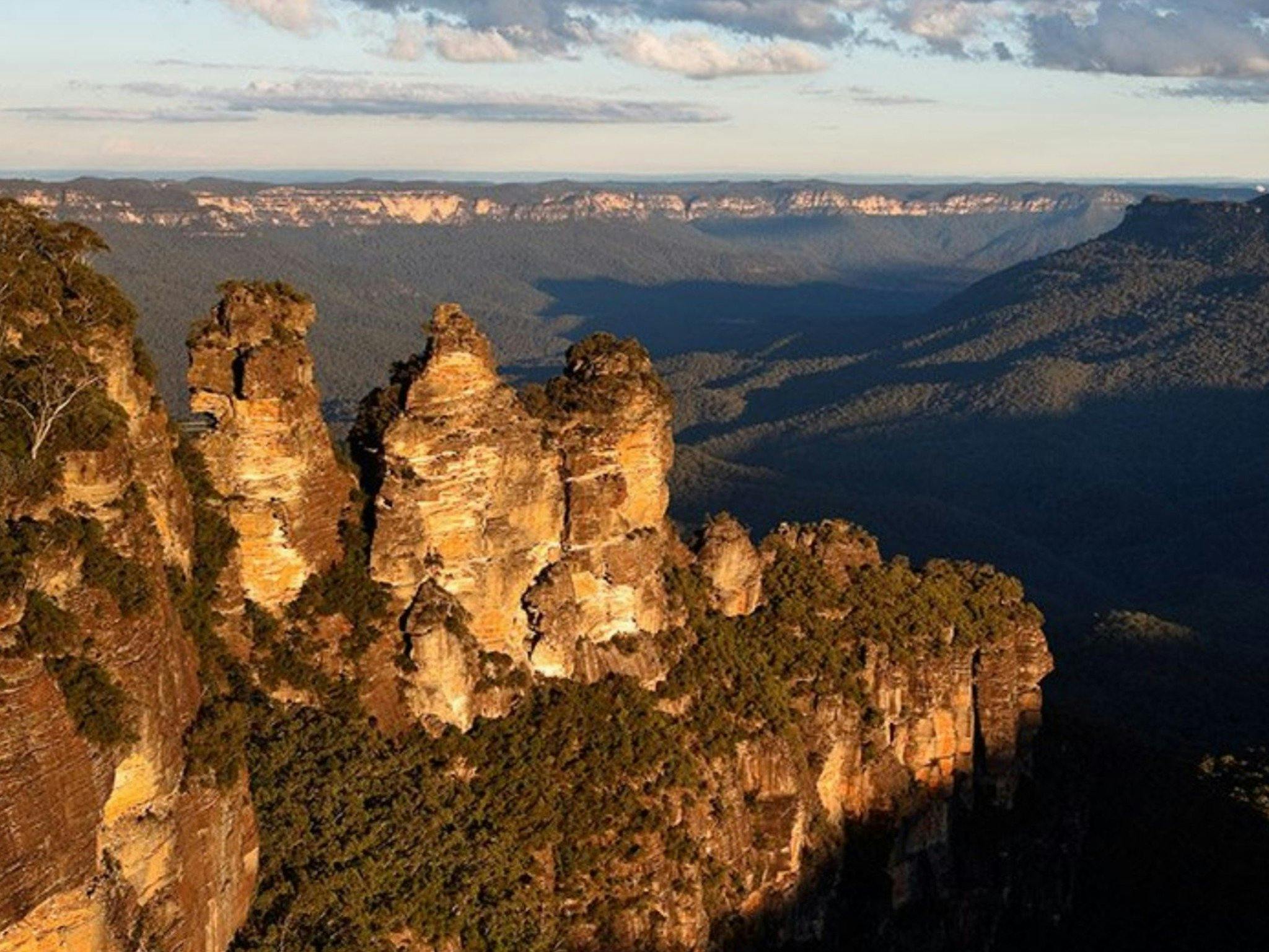 通过观光铁路从卡通巴到废墟城堡