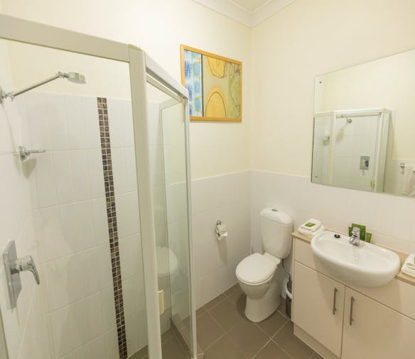 ONE BEDROOM UPPER APARTMENT