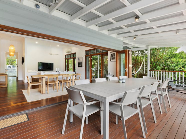 Margaret - Byron Bay - Outdoor to Indoor Dining Area