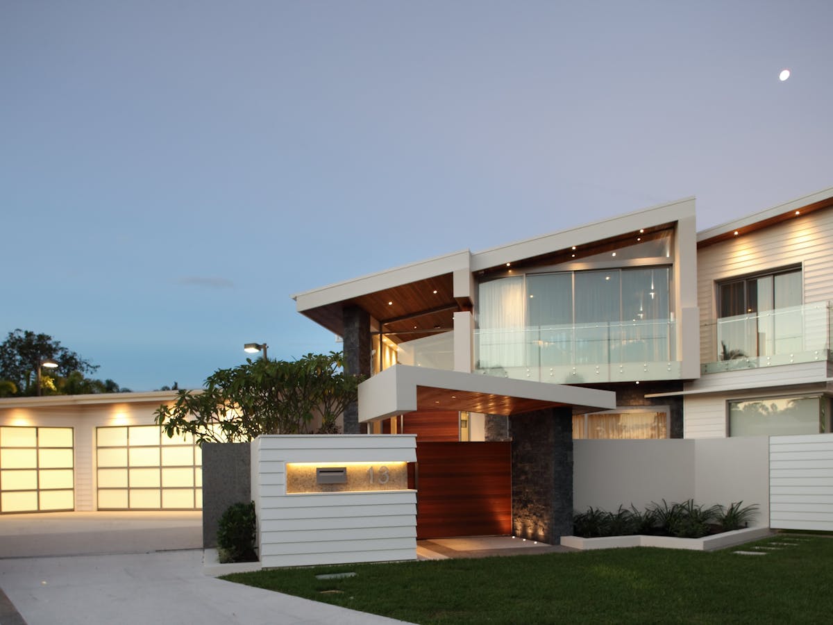 Luxury Waterfront oasis on 2 blocks, a private resort-style experience Luxury Waterfront oasis on 2 blocks, a private resort-style experience