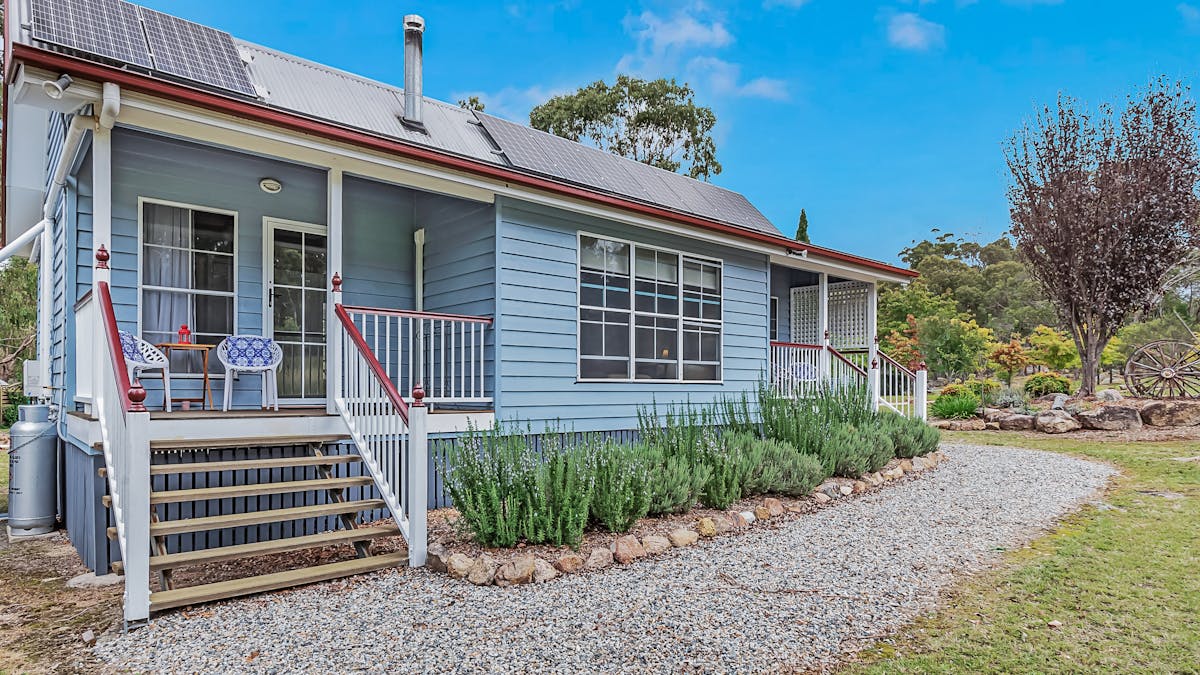 Coolibah Cottage 2 bedroom exterior showing private verandahs overlooking garden