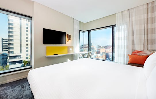 Holiday Inn Express Adelaide City Centre - Adelaide, Accommodatio...