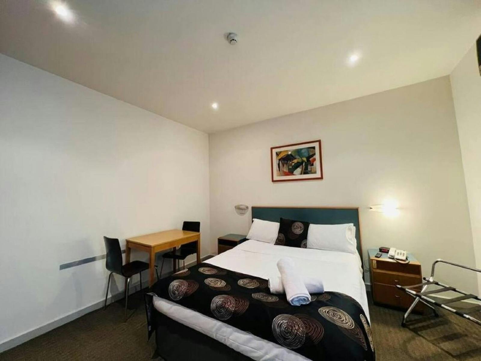 Gouger Street Adelaide Apartment | Ensuite Gouger Entire Apartment Slider Image 6