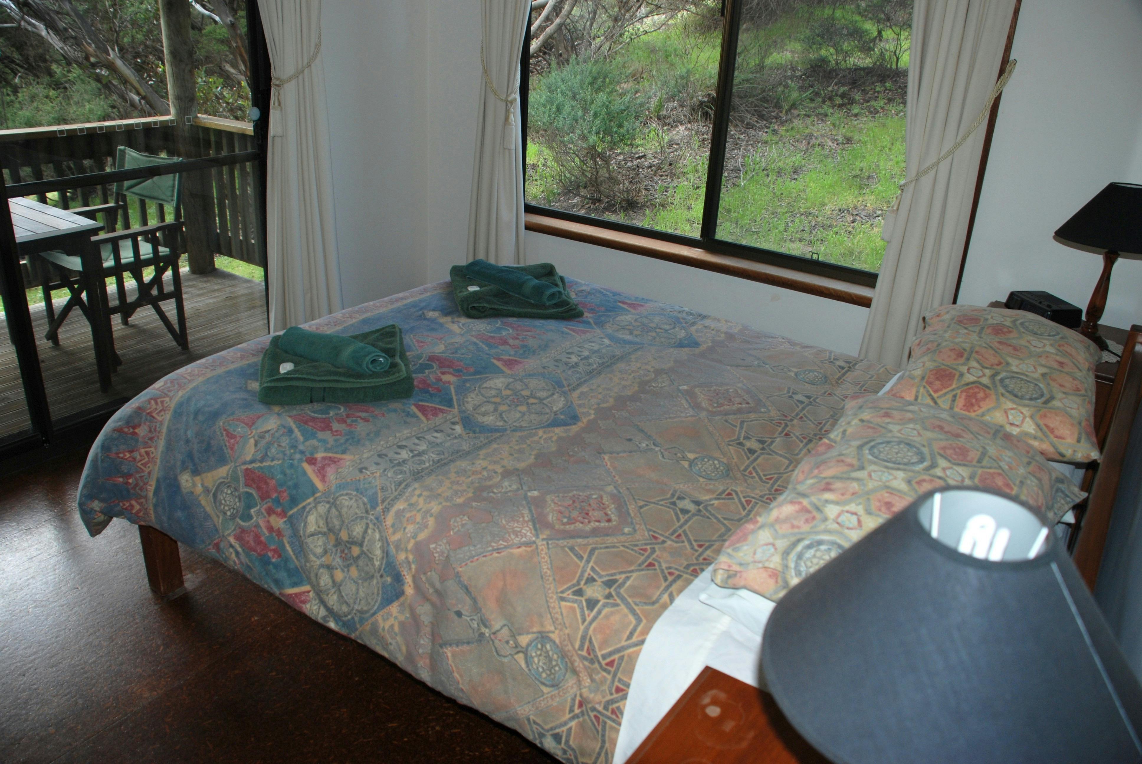 Bedroom1 Honeymyrtle Cottage