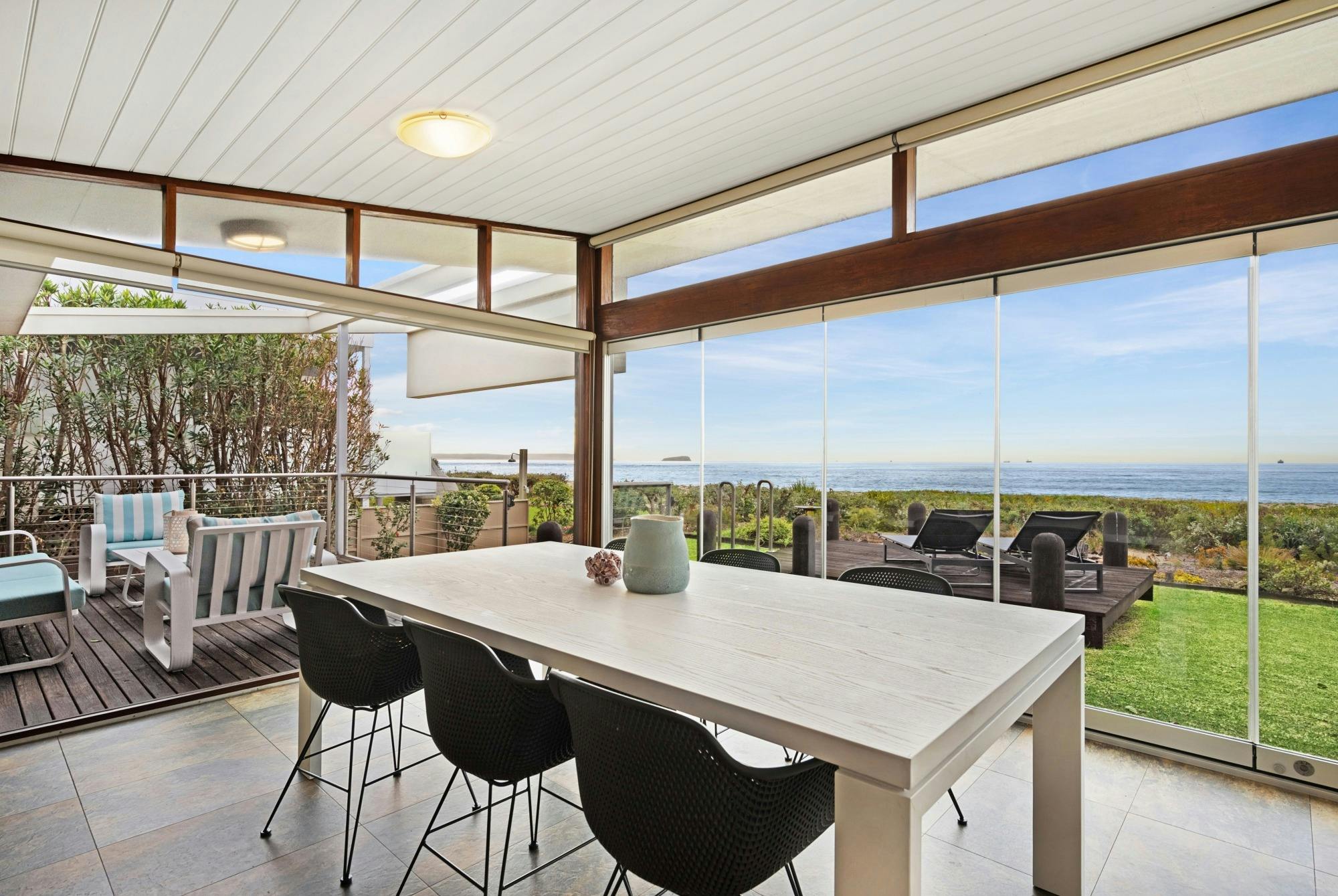 Hargraves Beachfront at Noraville NSW Holidays &