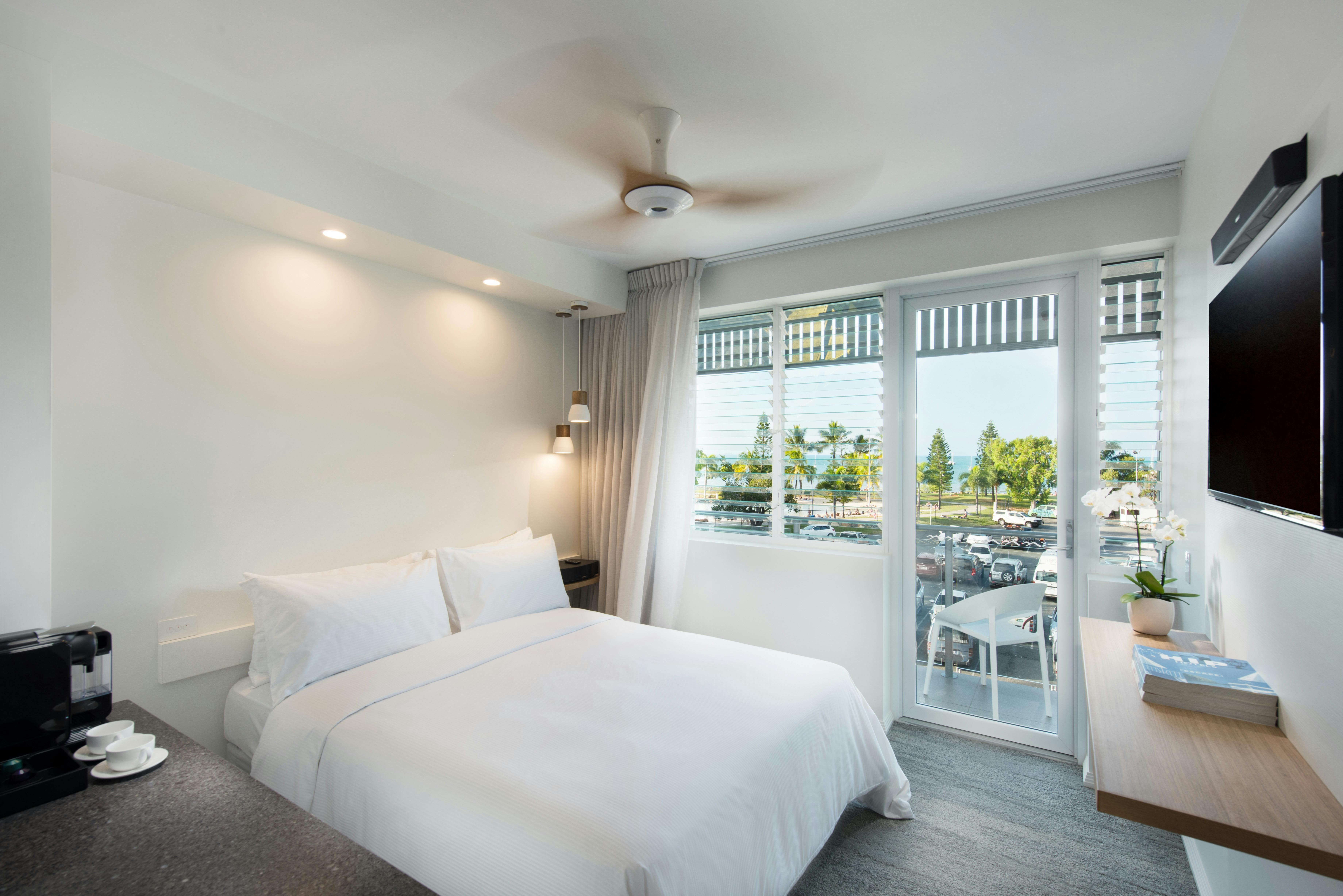 Designer Queen Room- Water Aspect