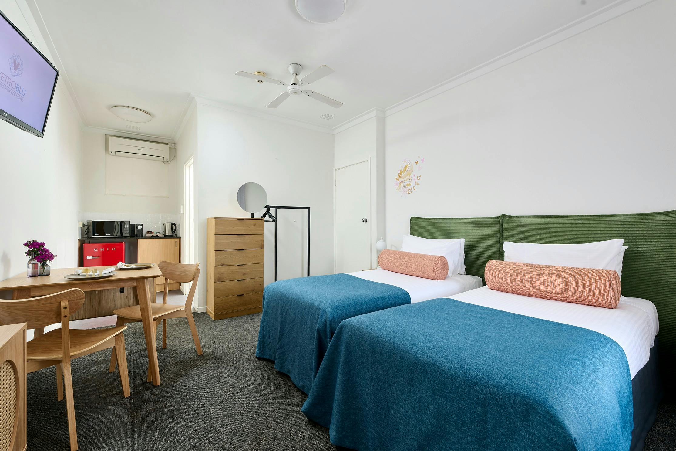 Baileys Parkside Motel