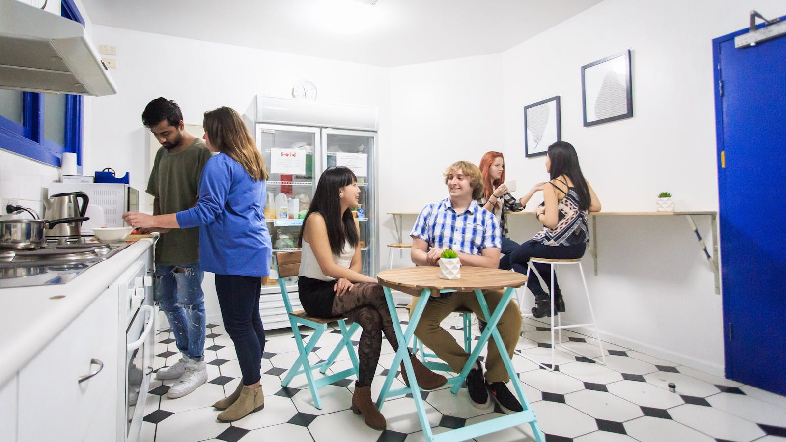 Hobart Central YHA Kitchenette
