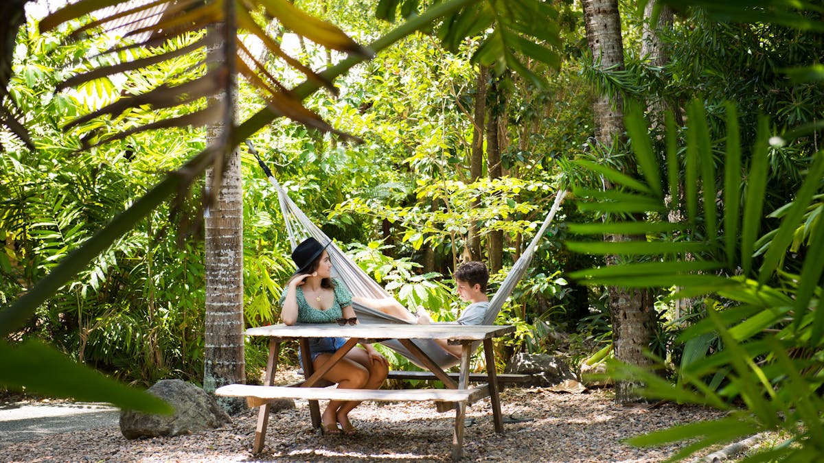 Magnums Accommodation Picnic and hammock gardens for guests