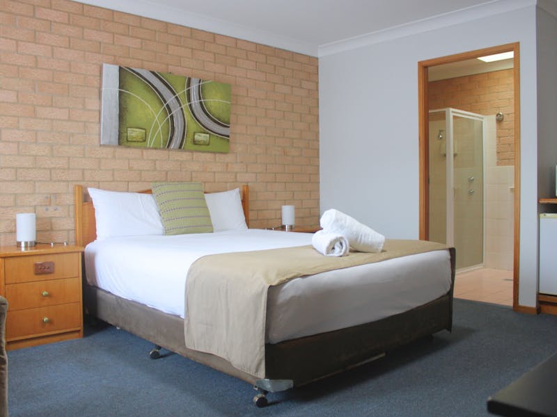 AALANA MOTOR INN…