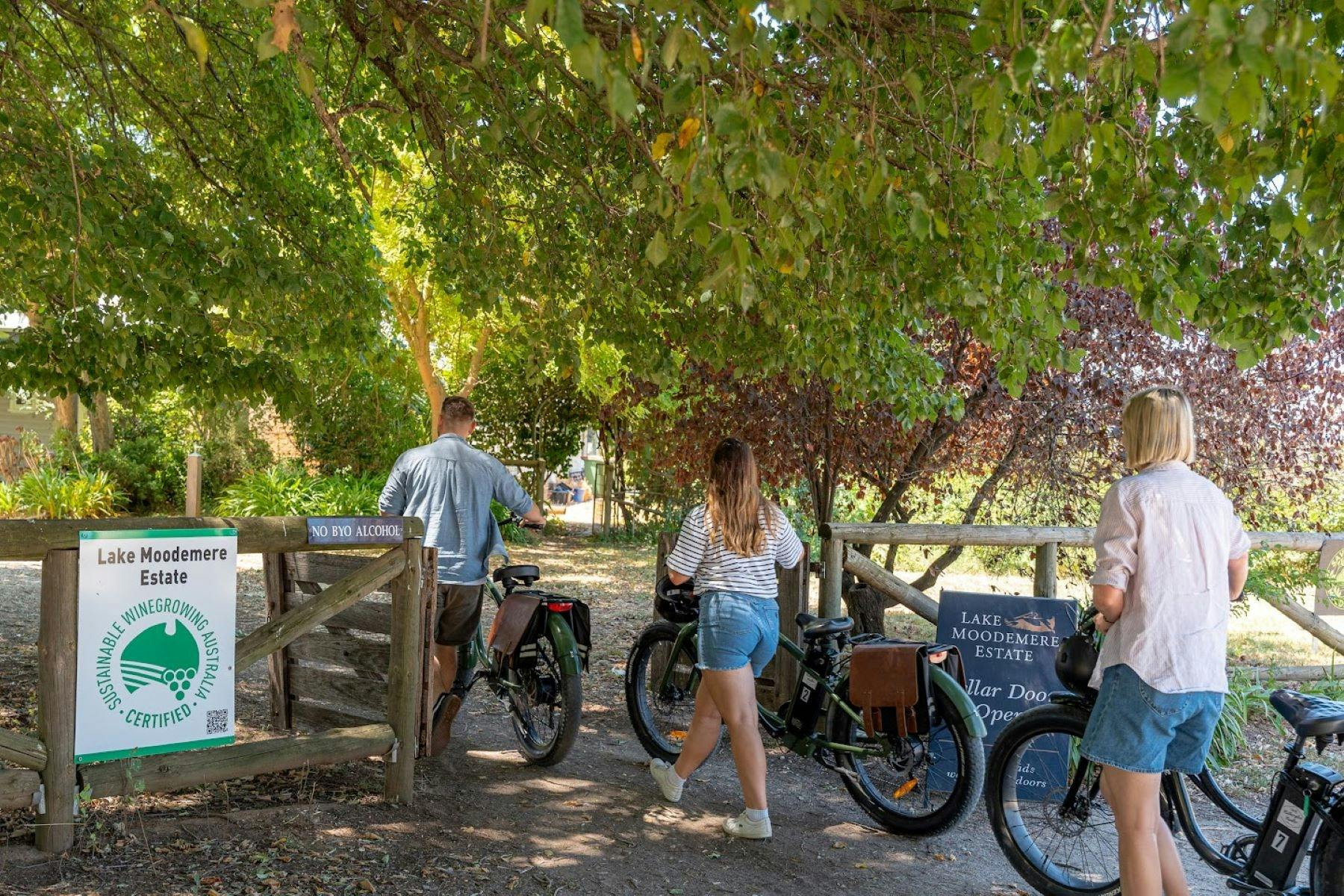Cyclists at Lake Moodemere