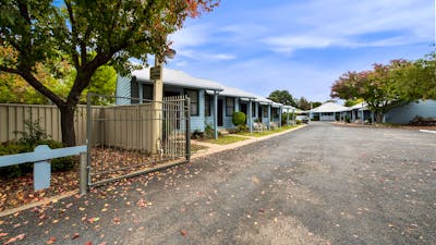 Entering Canberra Ave Villas