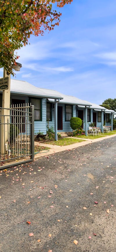 Entering Canberra Ave Villas