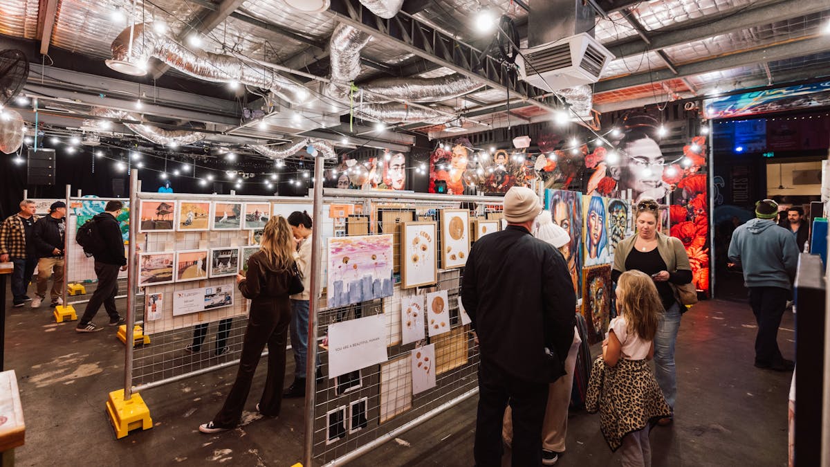 100/100 exhibition showing five rows. 100/100 exhibition showing five rows.