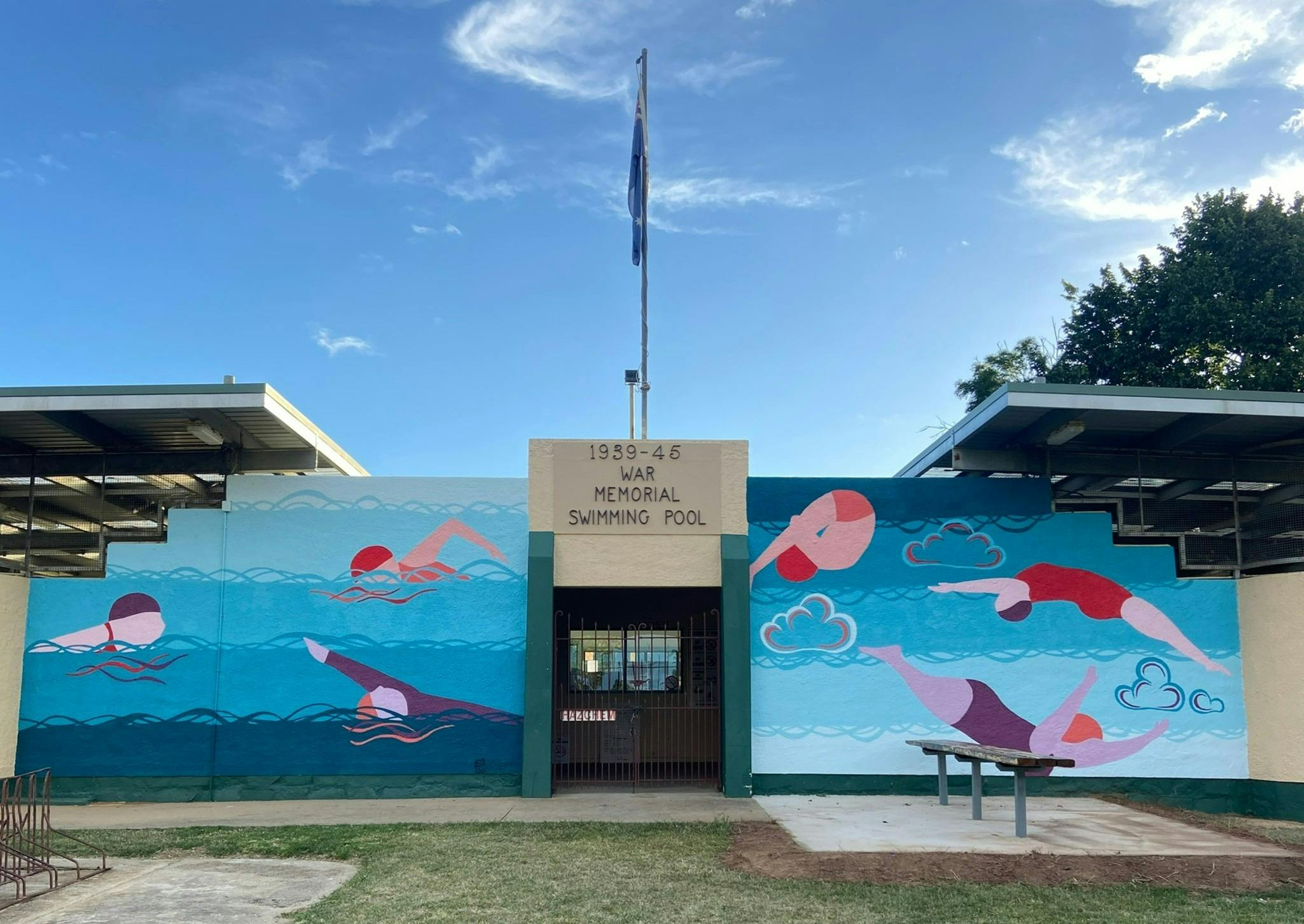 Mural painted by Ronan Holdsworthy