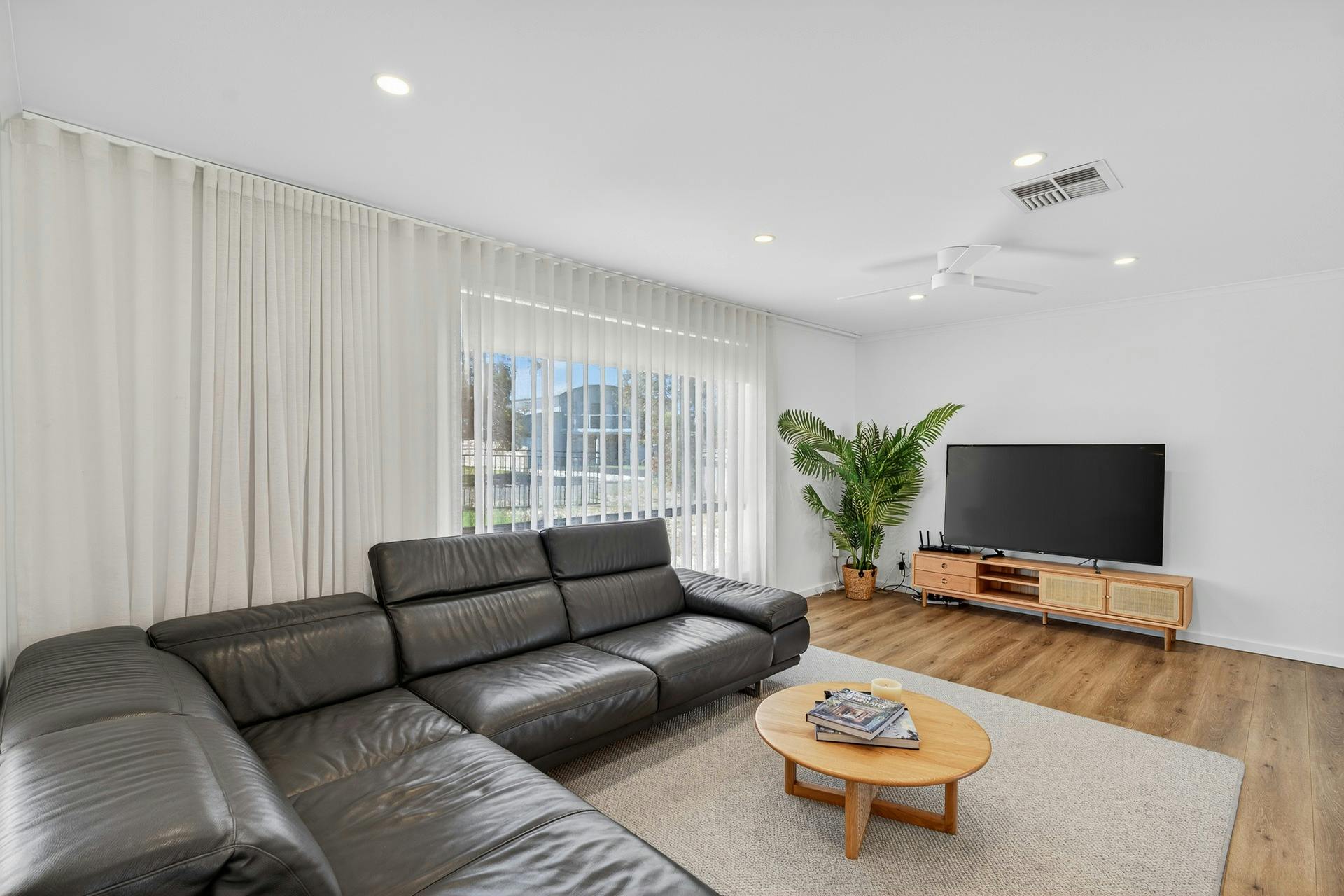 Cozy Lounge Room