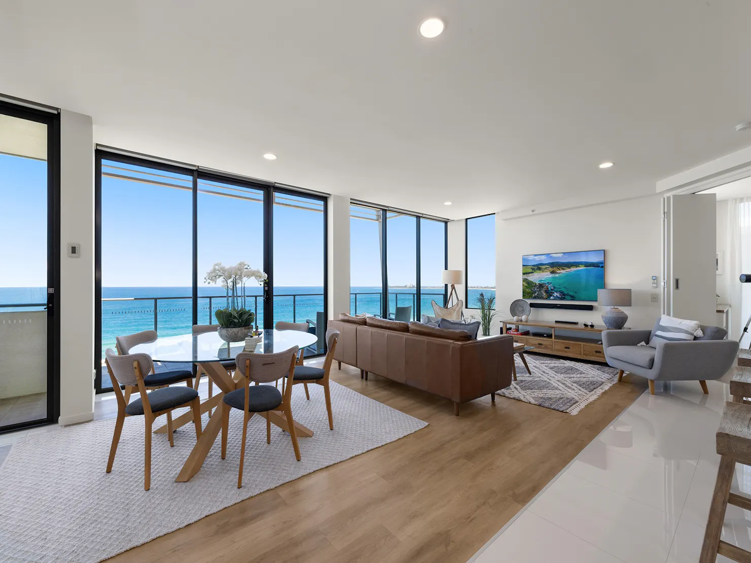Beach on Sixth, Maroochydore - Penthouse living room