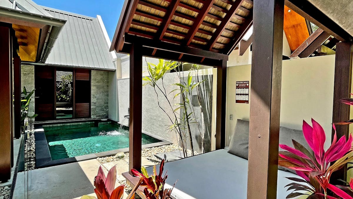 Villa plunge pool & day bed