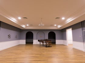 Big room with a piano in the centre