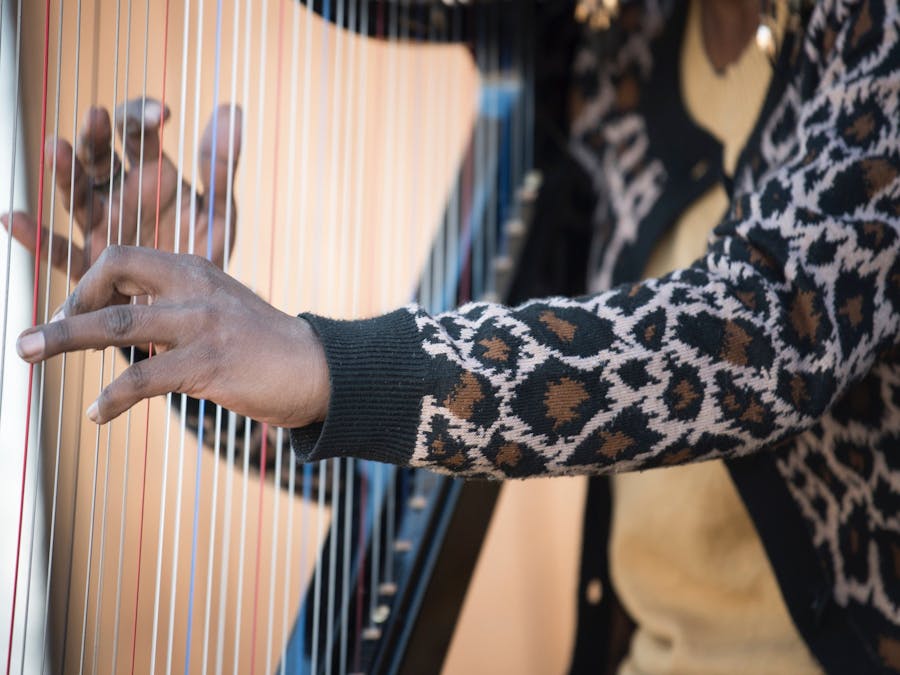 Yasmin Russell impressed the crowds and WON the busking competition in 2018.