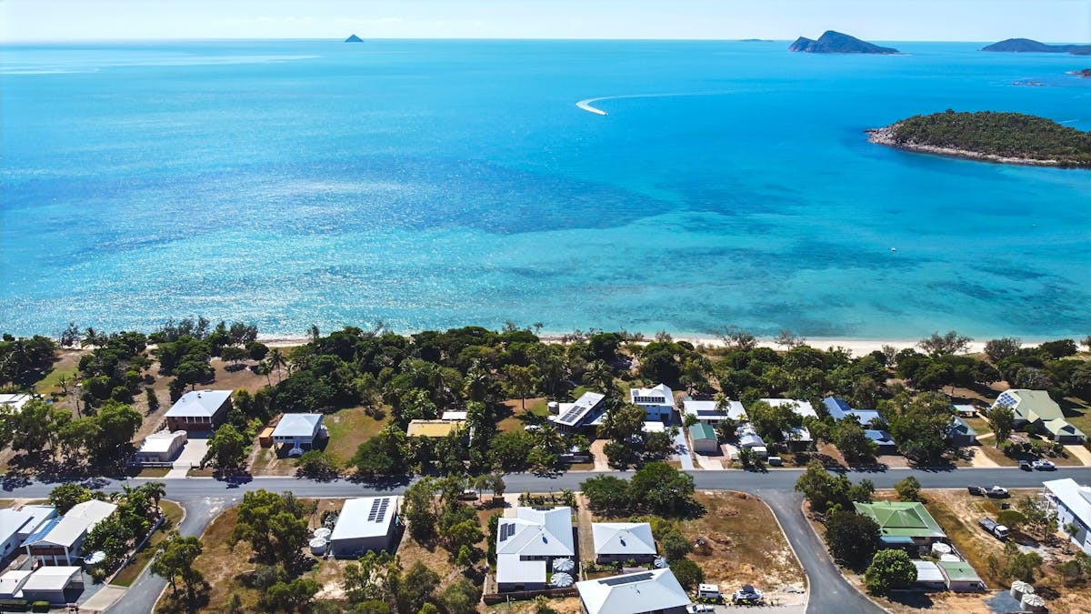 “Beachside family holiday accommodation in Hideaway Bay Whitsundays with Coral Sea views”