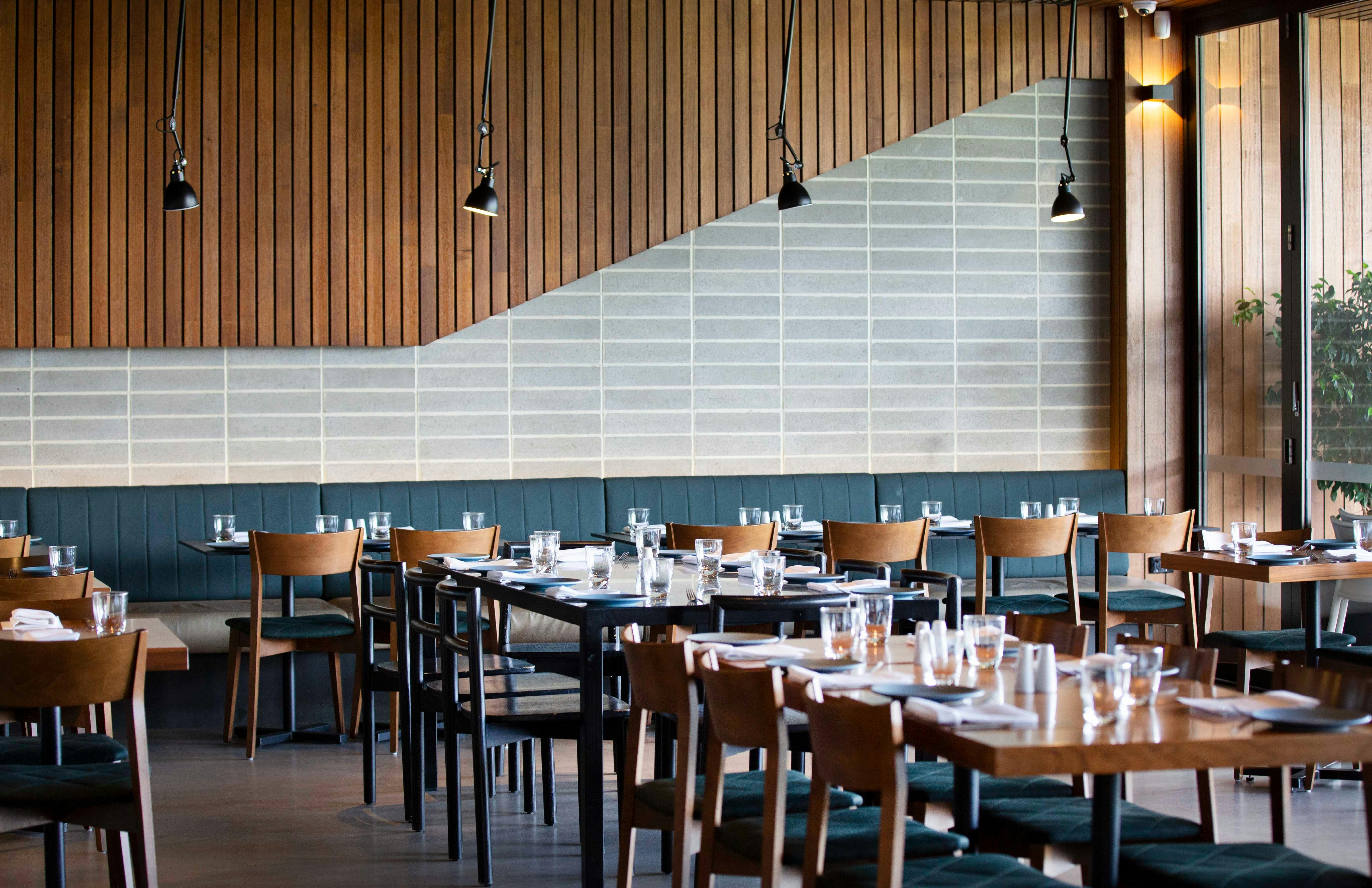 300 Acres Restaurant and Bar