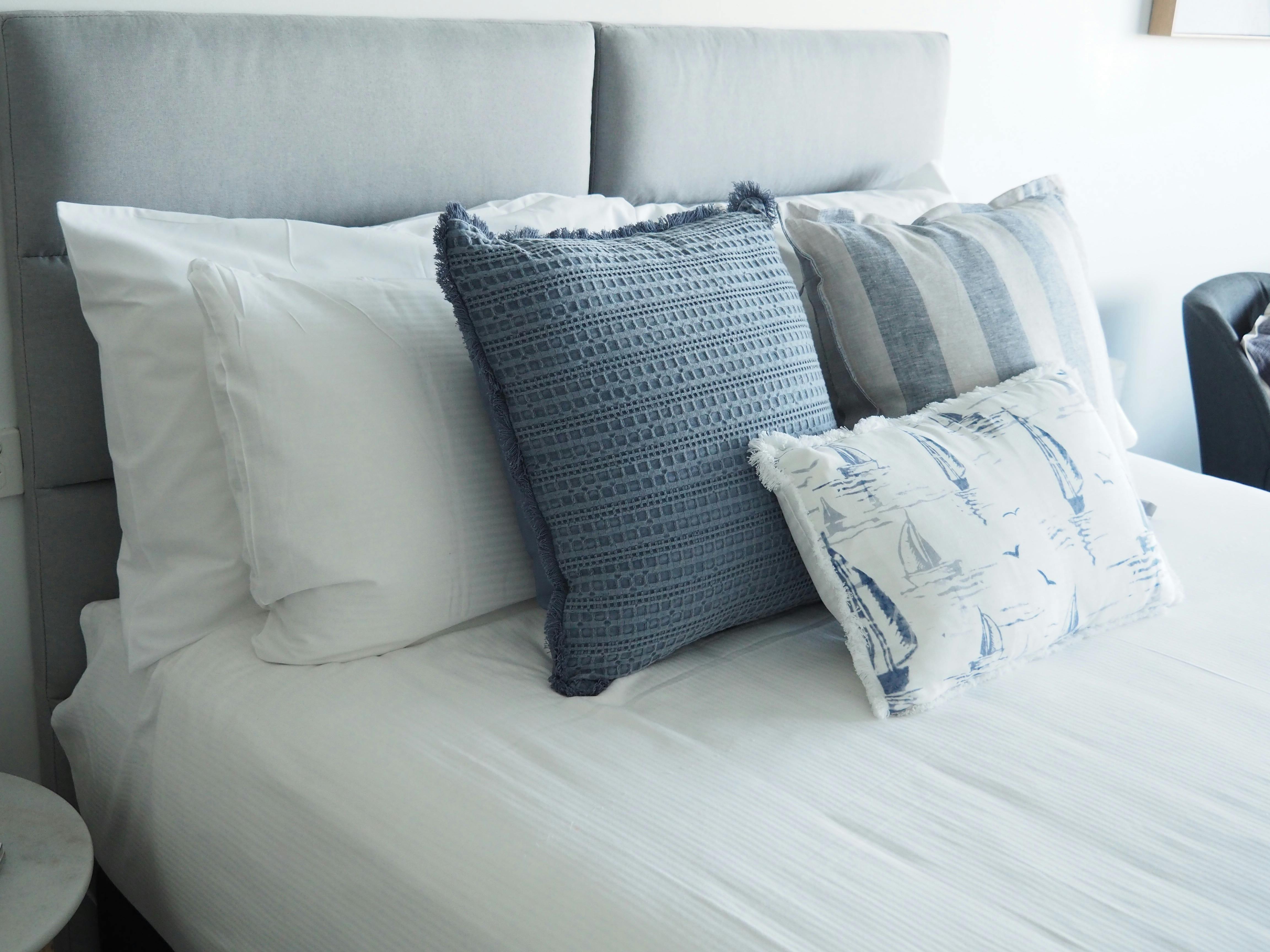 Superior Queen Lakeview Balcony Room