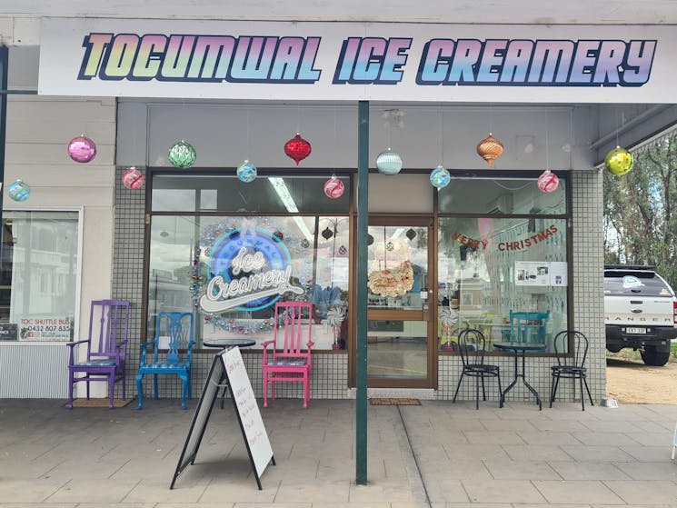 Tocumwal Ice Creamery decorated for Christmas